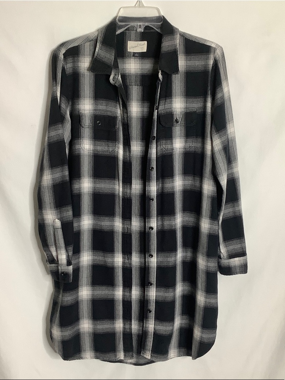 Plaid Long Line Button-Up Shirt in Black and White Size S